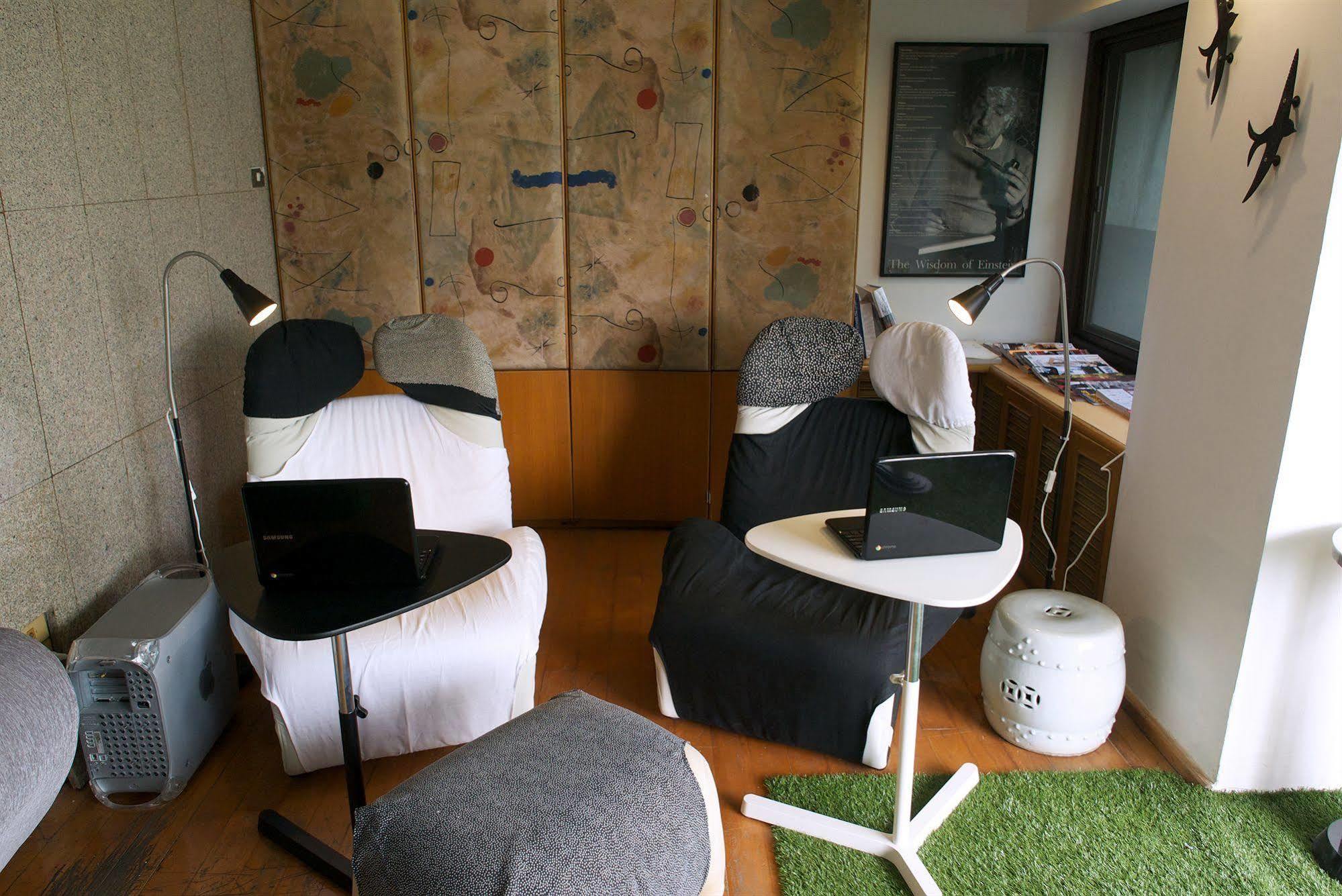 Hotel Sab House Caters To Women Bangkok Exterior foto