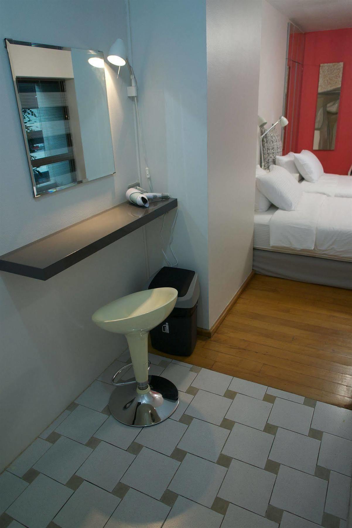 Hotel Sab House Caters To Women Bangkok Exterior foto
